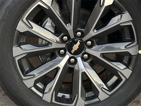 New 2026 Chevrolet Suburban High Country image 9