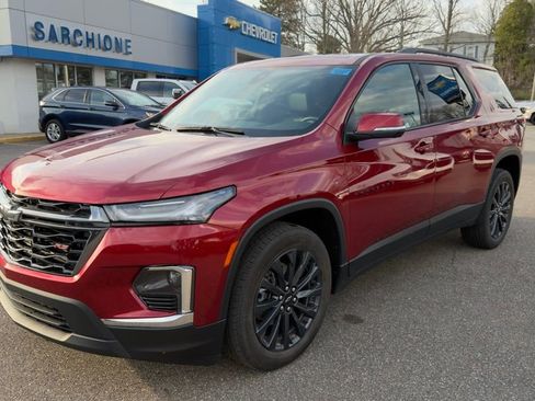 Used 2023 Chevrolet Traverse RS image 16