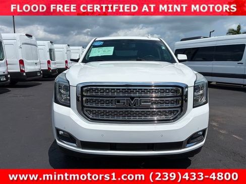 Used 2017 GMC Yukon SLT AWD/4WD image 10