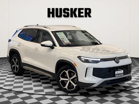 Used 2026 Volkswagen Tiguan SE AWD/4WD image 1