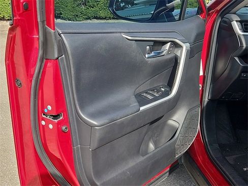 Used 2020 Toyota RAV4 Limited image 15