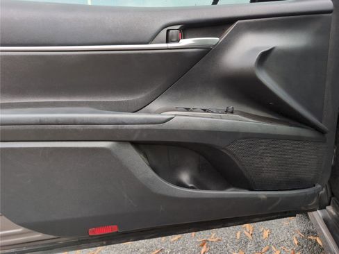 Used 2021 Toyota Camry SE image 11