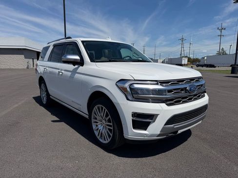 Used 2024 Ford Expedition Platinum AWD/4WD image 3