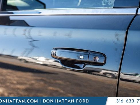 Used 2018 GMC Yukon SLT w/ HD Trailering Package image 32