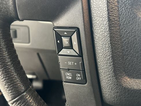 Used 2011 Ford F150 XLT w/ XLT Chrome Pkg image 29