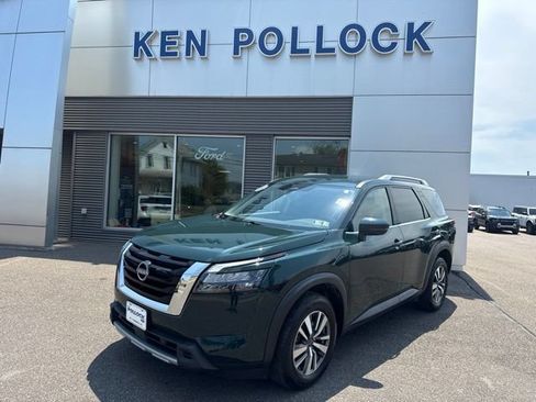 Used 2025 Nissan Pathfinder SL AWD/4WD image 2