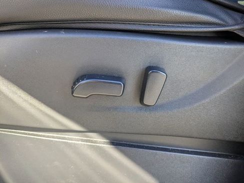 Used 2024 Nissan Frontier SV w/ SV Convenience Package image 23