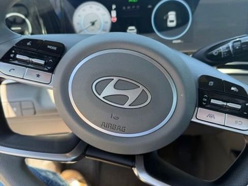 Used 2024 Hyundai Elantra SEL FWD image 21