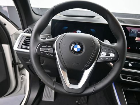 New 2025 BMW X5 xDrive40i w/ Parking Assistance Package image 13