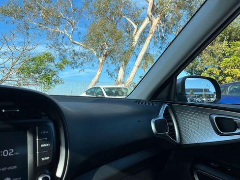 Used 2025 Kia Soul LX w/ LX Technology Package image 35