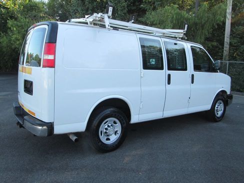 Used 2014 Chevrolet Express 2500 image 4