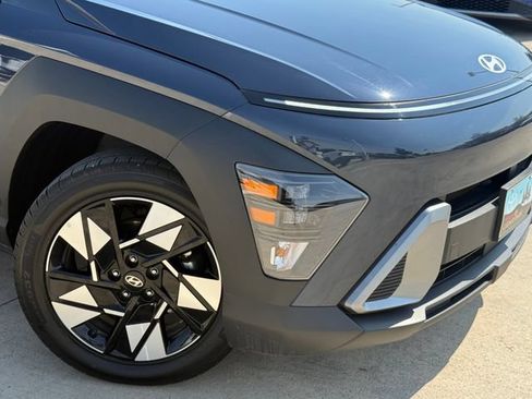 Used 2025 Hyundai Kona SEL FWD image 3