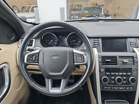 Used 2016 Land Rover Discovery Sport HSE AWD/4WD image 12