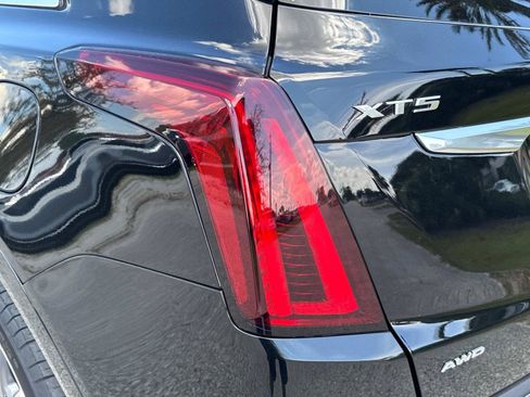 Used 2025 Cadillac XT5 Premium Luxury image 9