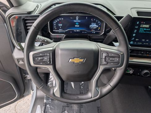 Used 2024 Chevrolet Silverado 1500 LT AWD/4WD image 14