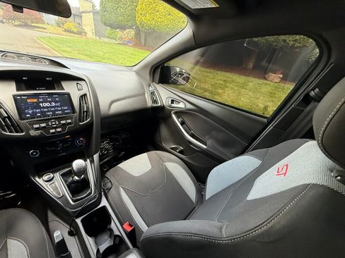 Used 2017 Ford Focus ST FWD image 18