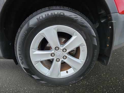 Used 2013 Toyota RAV4 XLE AWD/4WD image 33