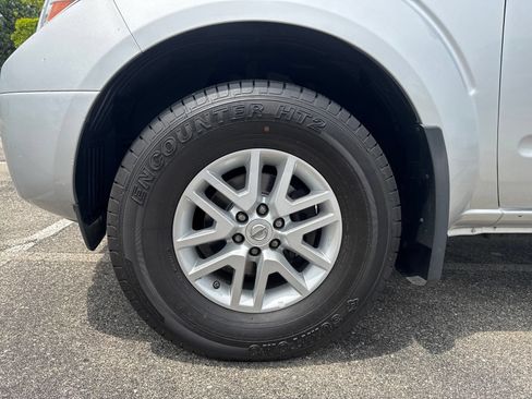 Used 2018 Nissan Frontier SV AWD/4WD image 11