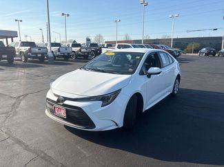 Used 2023 Toyota Corolla LE FWD video 3