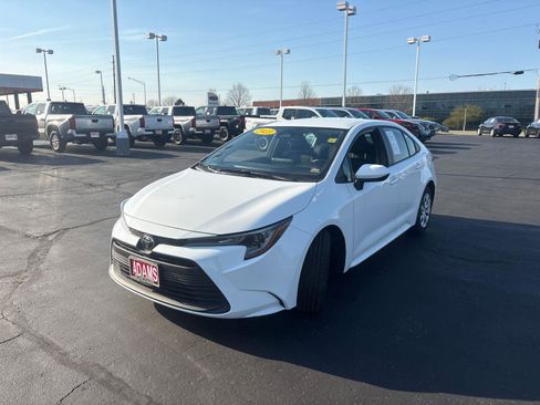 Used 2023 Toyota Corolla LE FWD image 3
