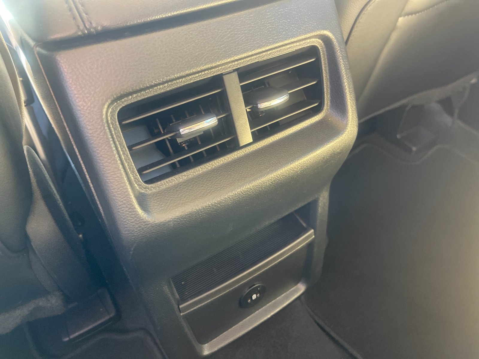 Used 2024 Ford Edge SEL AWD/4WD image 15