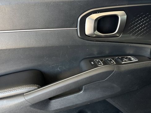 Used 2024 Kia Sorento S FWD image 12