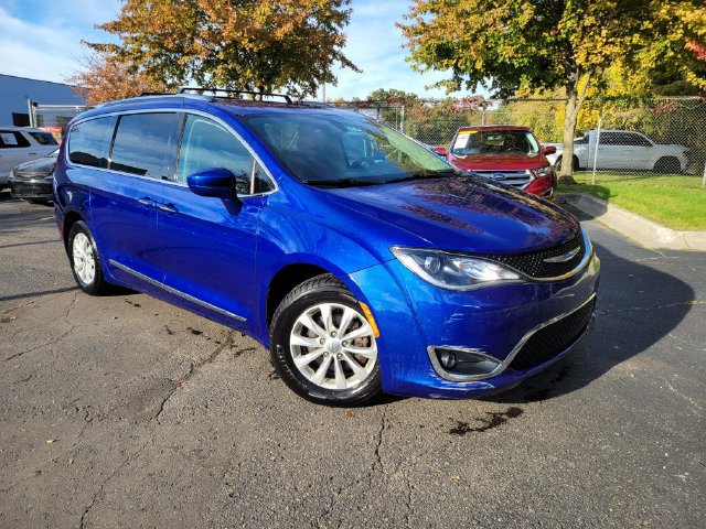 Used 2018 Chrysler Pacifica Touring-L Plus FWD image 1