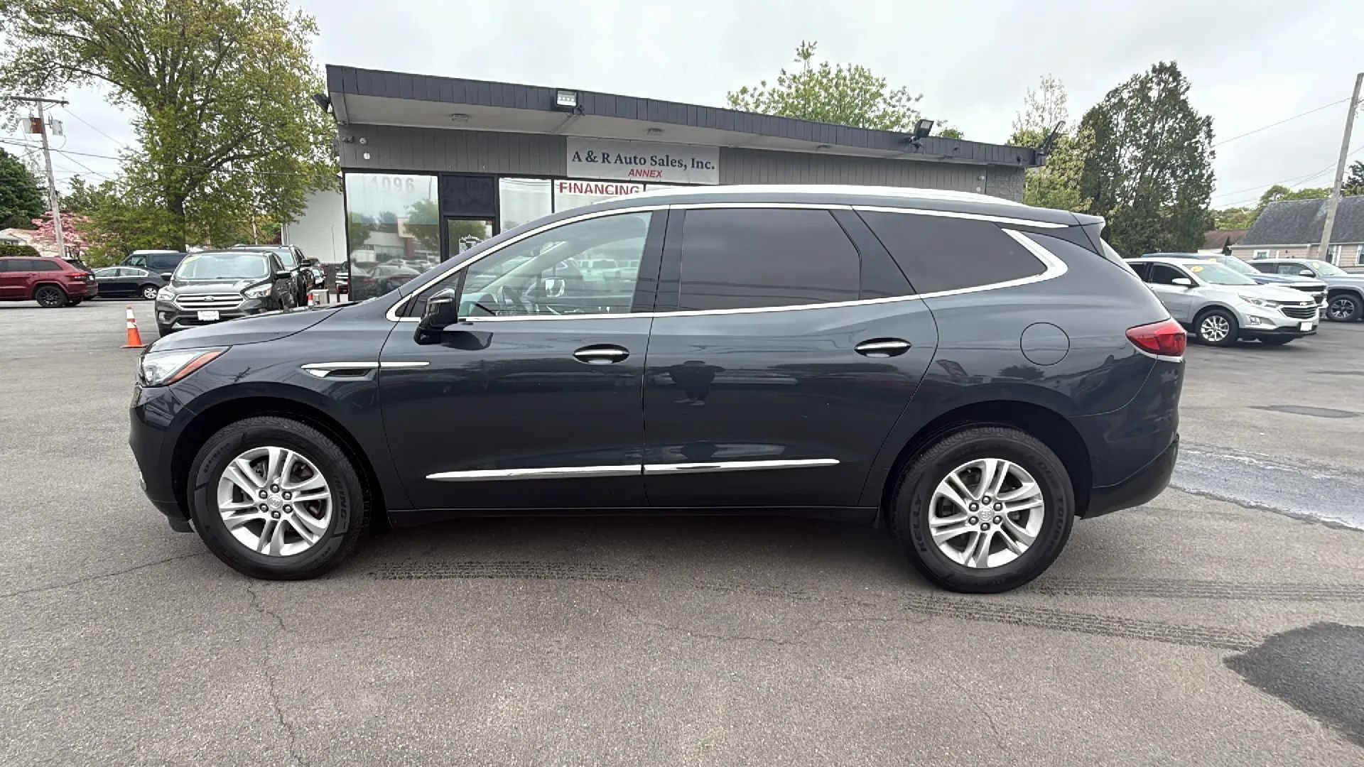 Used 2020 Buick Enclave Essence w/ Sound and Sites Package AWD/4WD image 4