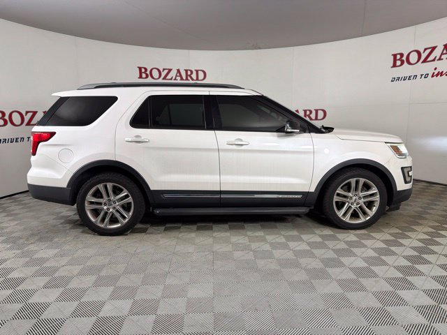 Used 2017 Ford Explorer XLT w/ Equipment Group 202A FWD image 16