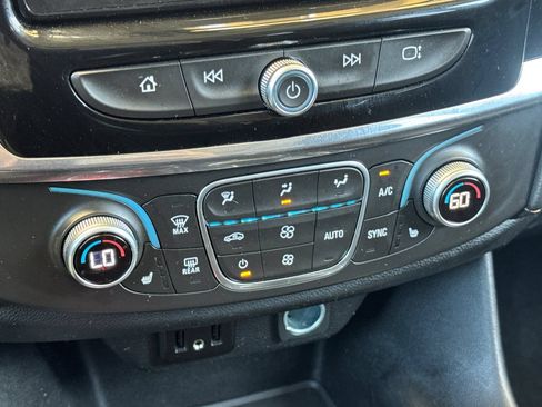 Used 2018 Chevrolet Traverse LT w/ LPO, Floor Liner Package AWD/4WD image 21