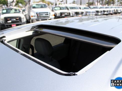 Used 2023 Toyota Sienna XLE image 5