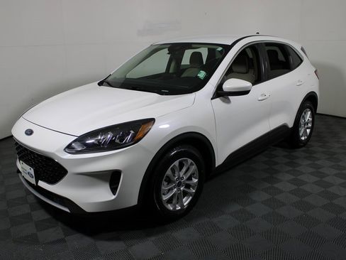 Certified 2020 Ford Escape SE image 4