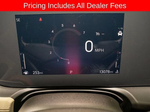 Used 2025 Buick Encore GX Avenir w/ Avenir Convenience Package FWD image 19