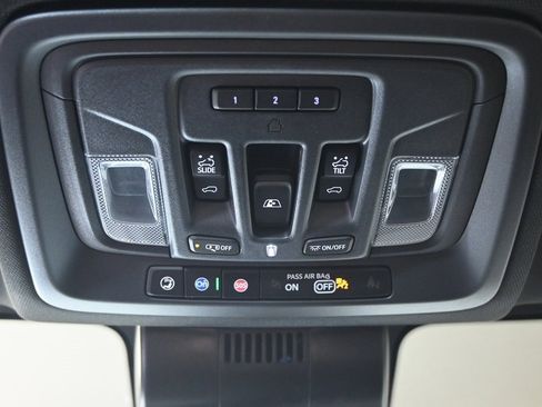 Used 2025 Chevrolet Silverado 2500 ZR2 w/ Technology Package image 34