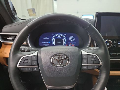 Used 2023 Toyota Highlander Platinum AWD/4WD image 24