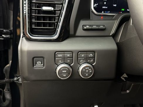 Used 2026 GMC Sierra 3500 Denali Ultimate w/ LPO, Black Badging Package AWD/4WD image 24
