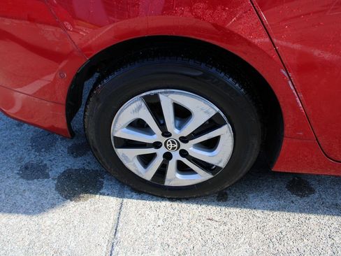 Used 2018 Toyota Prius Two w/ Prius Two Safety Plus Package FWD image 11