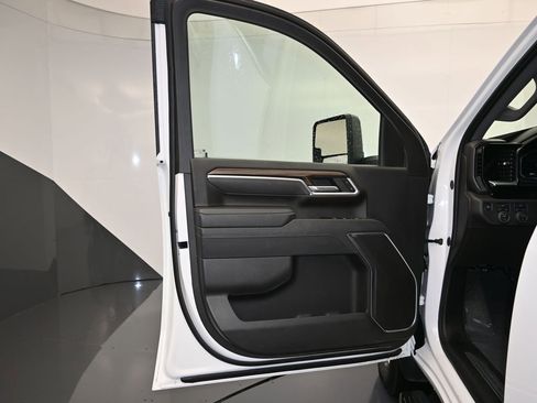 Certified 2025 Chevrolet Silverado 2500 LT w/ Convenience Package image 11