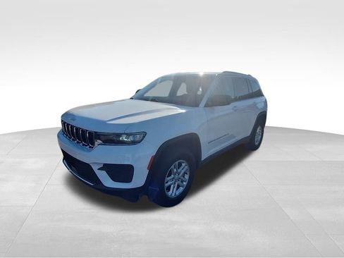 Certified 2025 Jeep Grand Cherokee Laredo image 14