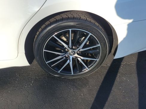 Used 2021 Toyota Camry SE image 5