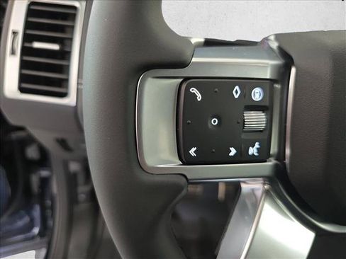 Used 2025 Land Rover Discovery Dynamic SE AWD/4WD image 17