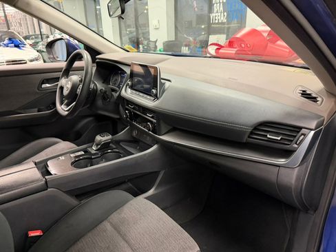 Used 2023 Nissan Rogue SV image 39