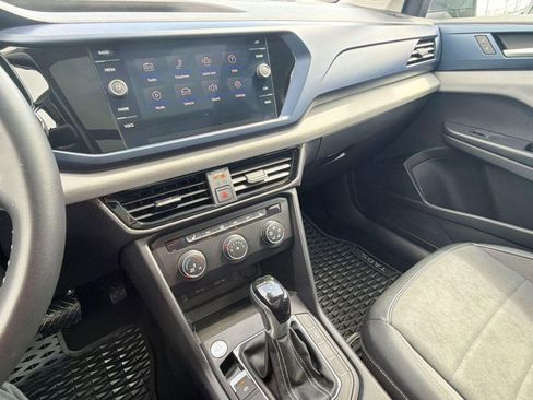 Certified 2022 Volkswagen Taos SE image 23