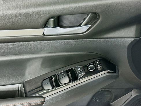 Used 2024 Nissan Altima 2.5 SR image 24