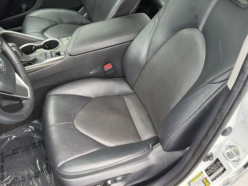 Used 2023 Toyota Camry XLE w/ Navigation Package FWD image 31
