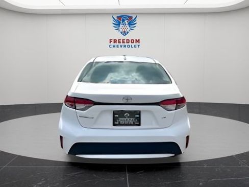 Used 2020 Toyota Corolla LE FWD image 4
