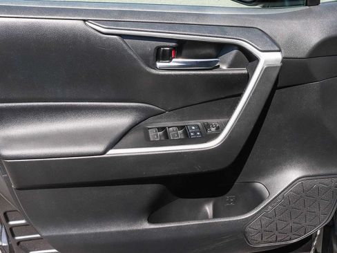 Used 2022 Toyota RAV4 XLE w/ Convenience Package FWD image 30