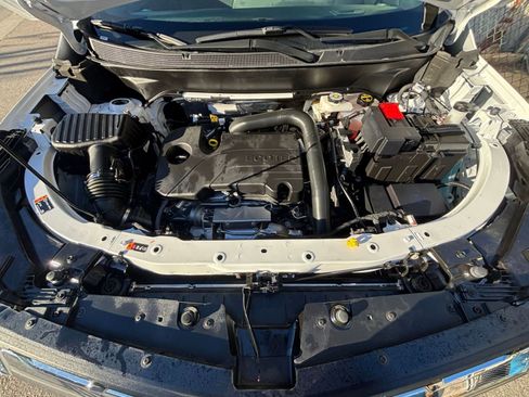 Used 2025 Chevrolet Equinox LT image 32