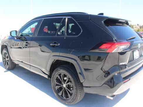 Used 2022 Toyota RAV4 SE w/ Convenience Package AWD/4WD image 5