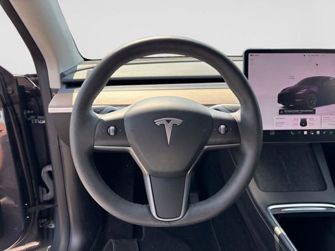 Used 2023 Tesla Model Y AWD image 11